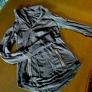 Lululemon lightweight top - size 4
